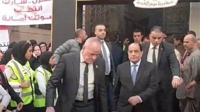 رئيس مجلس القضاء الأعلي يدلي بصوته في الانتخابات 