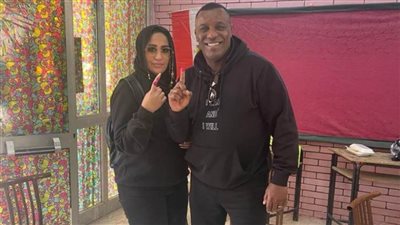 عبدالستار صبري وزوجته يُدليان بأصواتهما في الانتخابات الرئاسية