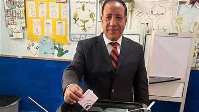 نقيب الصحفيين بالإسكندرية يدلي بصوته في الانتخابات الرئاسية ٢٠٢٤ 