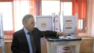 نقيب الأطباء يدلي بصوته في الانتخابات الرئاسية