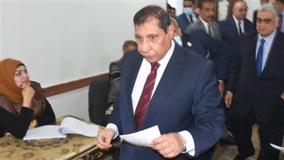 رئيس مجلس الدولة ووفد مرافق له من المستشارين يدلون بأصواتهم الانتخابية بلجنة الوافدين 