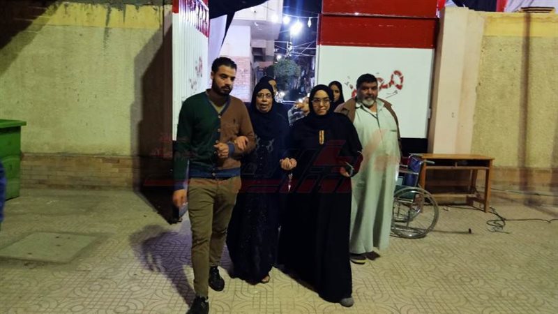 توافد المواطنين