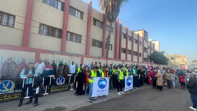 توافد الناخبين على