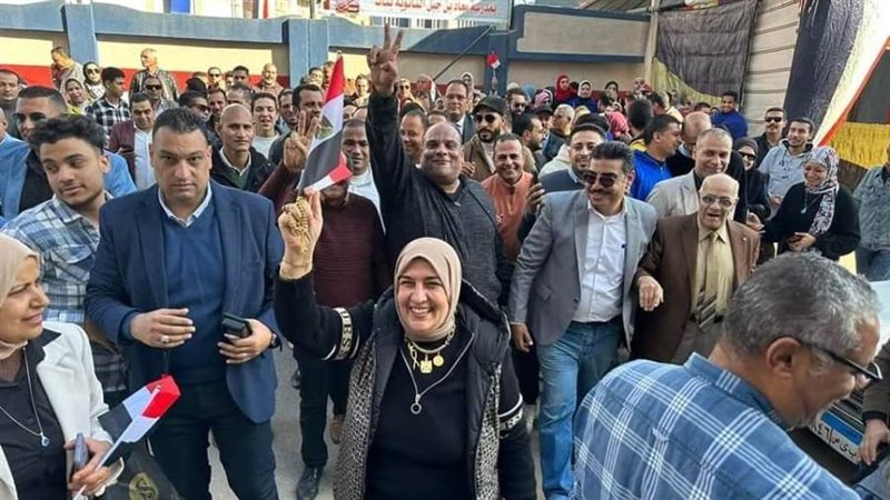 توافد المواطنين على