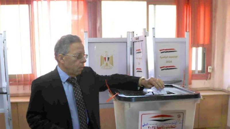 نقيب الأطباء خلال