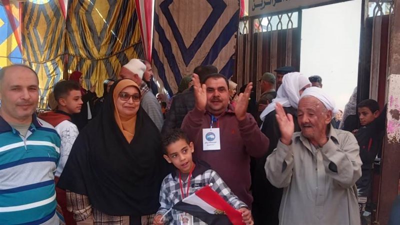 توافد المواطنين على