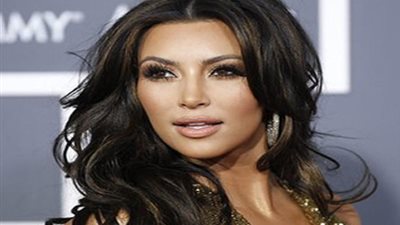 كيم كارداشيان تعود إلى نيويورك بعد تعرضها لسطو مسلح في باريس