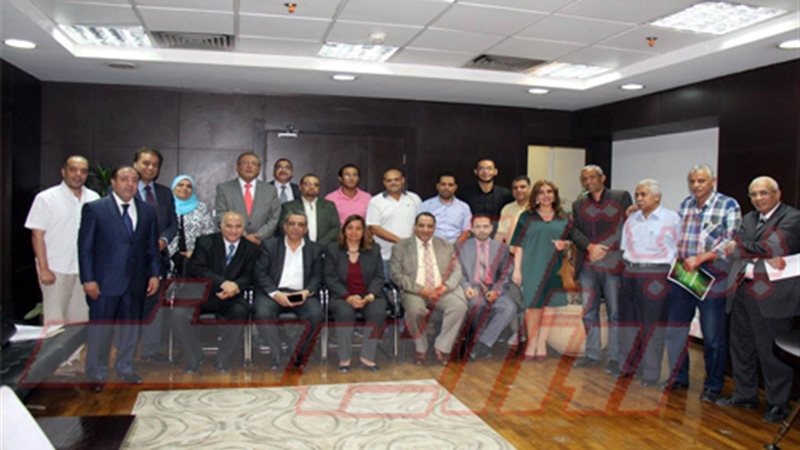 الإسكان تناقش مع