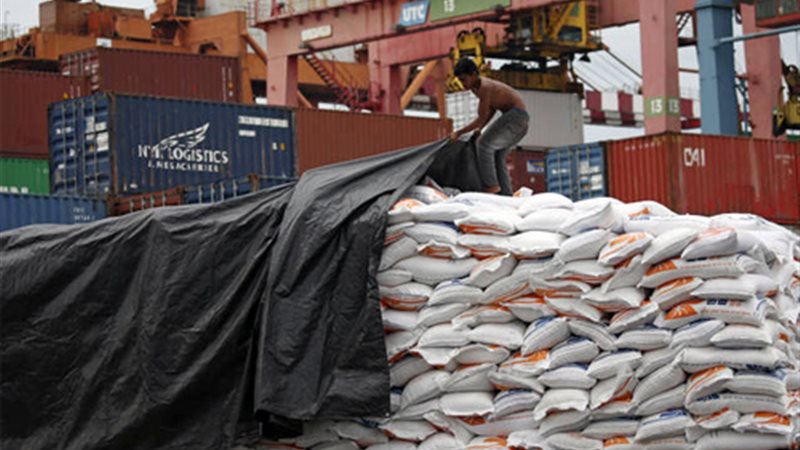 السلع التموينية تطرح