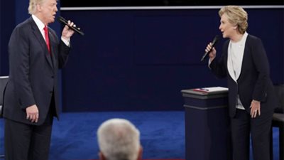 كلينتون وترامب يتبادلان الاتهامات في ثاني مناظرة بينهما