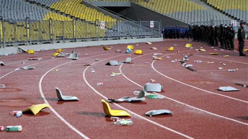 جماهير الزمالك تحطم