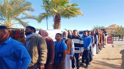 توافد كبير من الناخبين على لجنة سيدى رحيم بمدينة سيوة 