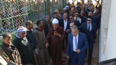 محافظ سوهاج يتابع سير العملية الانتخابية بعدد من اللجان بمركز طهطا 