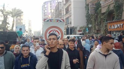 طلاب جامعة الزقازيق يحتشدون أمام اللجان في ثاني أيام الانتخابات الرئاسية 2024