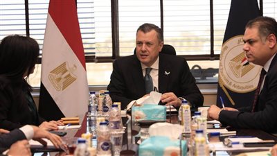 عيسى يستقبل ممثلى 3 شركات كبرى للسياحة بإسبانيا