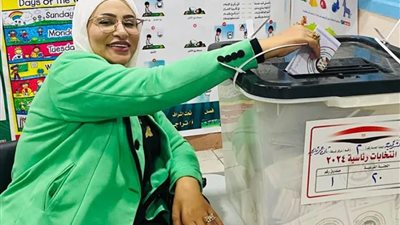 النائبة هند حازم تدلي بصوتها وتدعو ذوي الإعاقة للمشاركة في الانتخابات