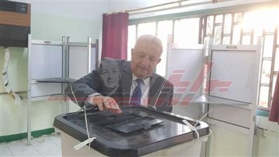 رئيس مياه كفر الشيخ يدلي بصوته ويدعو العاملين بالشركة للمشاركة بالانتخابات