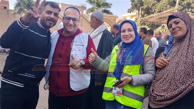 الكيانات التطوعية تقدم المساعدة للناخبين بالمقار الانتخابية بكفر الشيخ