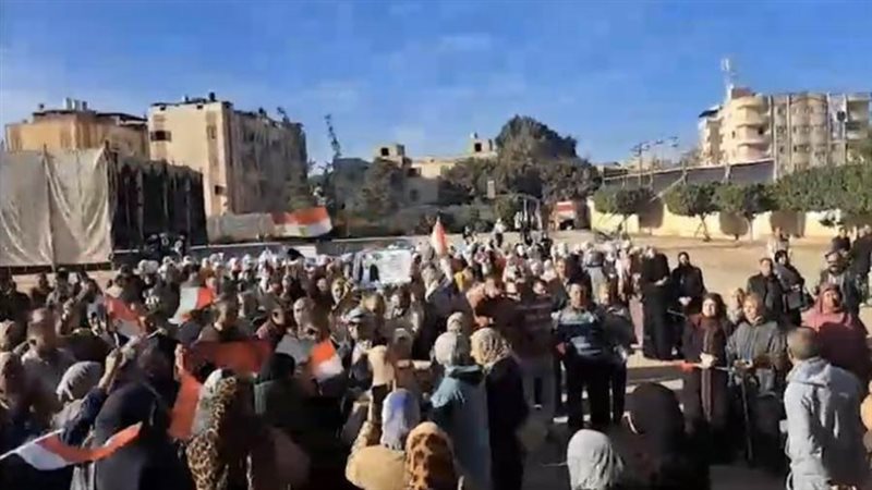 توافد المواطنين في