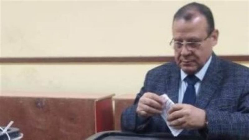 بدوي يدلي بصوته في