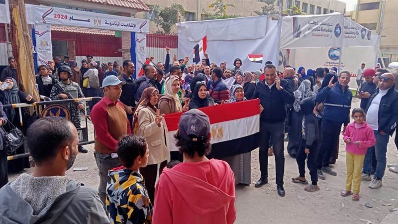 توافد الناخبون للجان