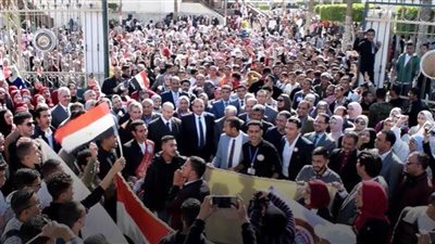 رئيس جامعة بني سويف يقود مسيرة لدعوة المواطنين للمشاركة في العُرس الديمقراطي