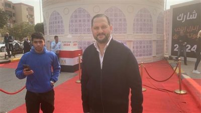 الفنان عماد زيادة يدلي بصوته الانتخابي بمدرسة سيزا نبراوي بالتجمع الخامس