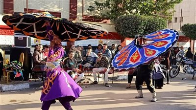 تنورة وعرائس.. أجواء احتفالية أمام اللجان الانتخابية بالدقهلية 