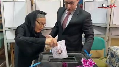 عصارة خبرة السنين تنحاز للاستقرار.. مسنات في لجان الانتخابات