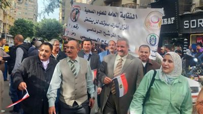 نقيب العلوم الصحية يصوِّت في الانتخابات الرئاسية بلجنة مدرسة 