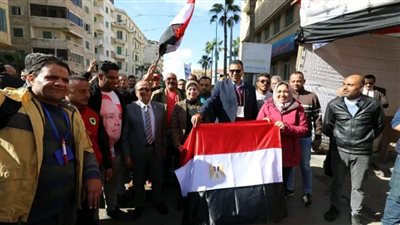 رئيس مياه الإسكندرية يشرف بنفسه على سير العملية الانتخابية