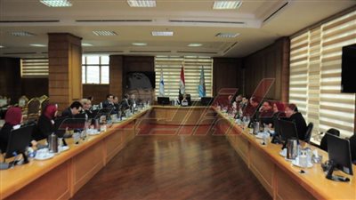 مجلس عمداء جامعة كفر الشيخ يعقد اجتماعه الشهري 