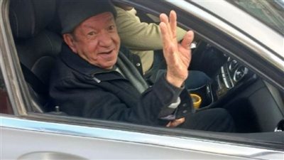 الفنان لطفي لبيب يدلي بصوته الانتخابي بمدرسة شريف حجاج مناع بمصر الجديدة 