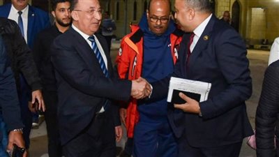 في الساعة الأخيرة.. محافظ الإسكندرية يتفقد اللجان الانتخابية ويشيد بالوعي السياسي