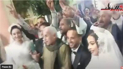 عروسان بملابس الزفاف صوتا أمس بلجنة قرية نديبة بدمنهور