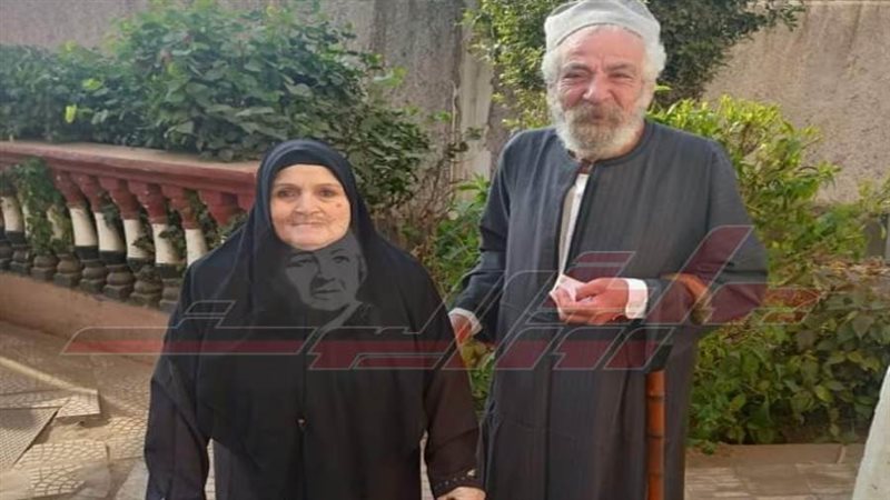 كبار السن يتوافدون