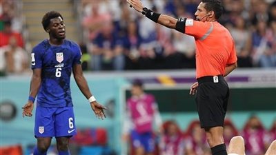 حكم مباراة الأهلي واتحاد جدة.. أشهر 1300 إنذار وأدار مواجهة واحدة في الدوري السعودي