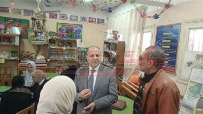 عبدالله يتفقد المدارس ويوجه الطلاب بالاستفادة من خبرات المعلمين