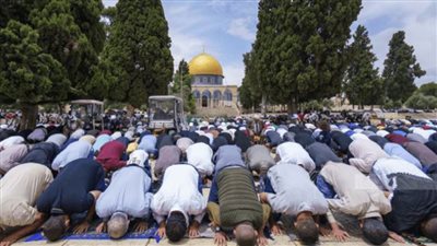 7 آلاف مُصل يؤدون صلاة الجمعة بالمسجد الأقصى.. والاحتلال يعتدي على المُصلين في وادي الجوز ورأس العامود بالقدس