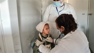 الكشف على ١٠٧٩ مواطنًا في قافلة طبية بقرية الحرية بالبحيرة