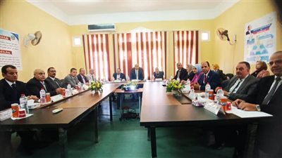 مجلس عمداء جامعة دمنهور يستعرض خطة تطوير كليات قطاع النوبارية