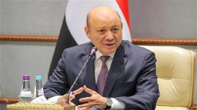 رئيس مجلس القيادة اليمني يعزي الكويت في وفاة أميرها الشيخ نواف الأحمد