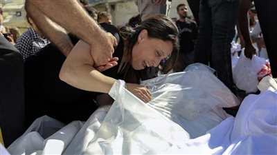 استشهاد فلسطينية وابنتها برصاص قناصة الاحتلال بكنيسة العائلة المقدسة في غزة