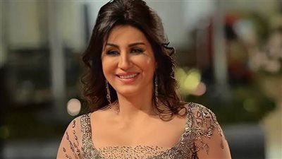 الفنانة وفاء عامر تبدأ تصوير 