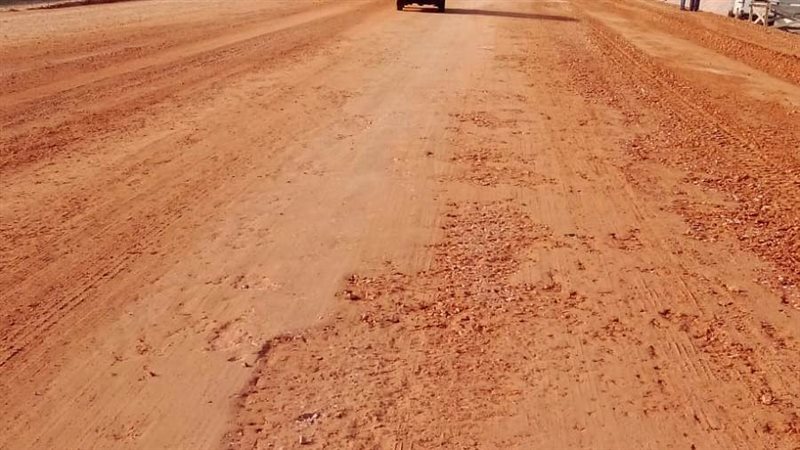 بدء رصف ٤ طرق بتكلفة