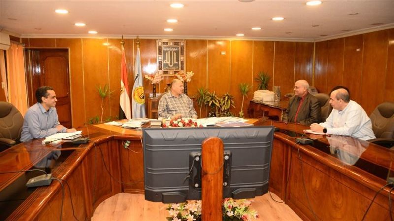 محافظ أسيوط يلتقي