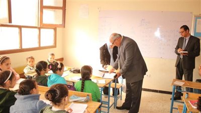 تحقيق في التقصير وعدم الانضباط بمدارس الواسطى