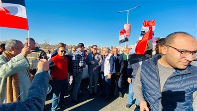  مسيرة في أسيوط من ٤٠٠ سيارة حاملين الأعلام وصور الرئيس السيسي احتفالا بفوزه الكاسح