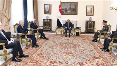 عاجل|الرئيس السيسي يبحث مع وزير دفاع اليونان سبل تعزيز العلاقات الثنائية