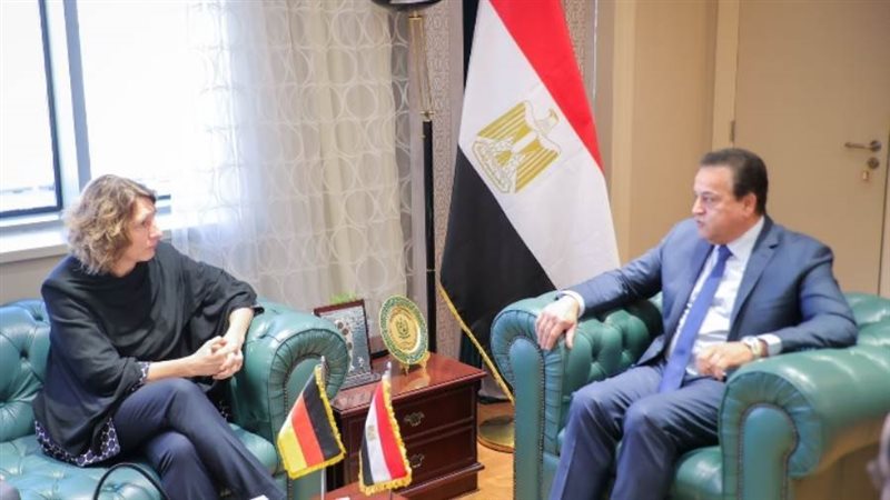 وزير الصحة والسفير